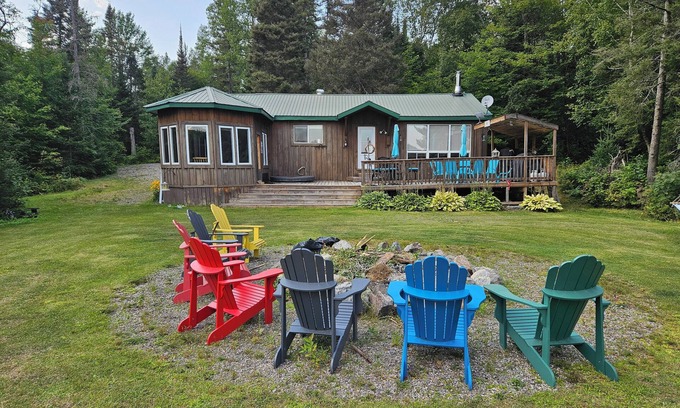 Unorganized Centre Parry Sound Cottage | nCozy waterfront cottage, sandy beach front, sunken hot tub, with putting green.
