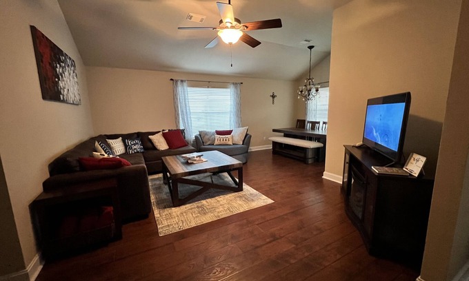 Atascocita House | NE Houston, Whole House, 3 bed 2 bath, 15 min from IAH Airport