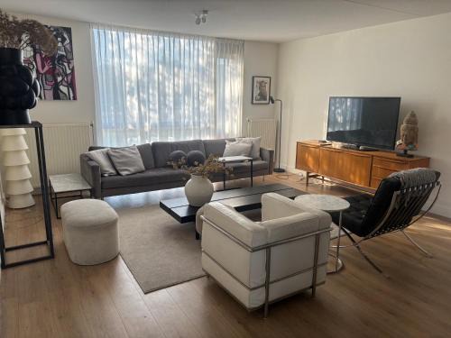 Hoofddorp Apartment | Near Amsterdam and airport, 90m2, privacy!
