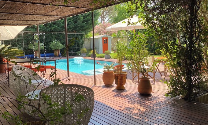 Vedene House | Near Avignon, AdriAnna guest house with terrace and private pool