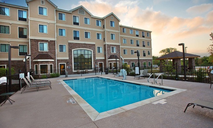 Sweetbriar Apartment | Near Downtown Austin | Free Breakfast Included! King Studio w/Pool Access