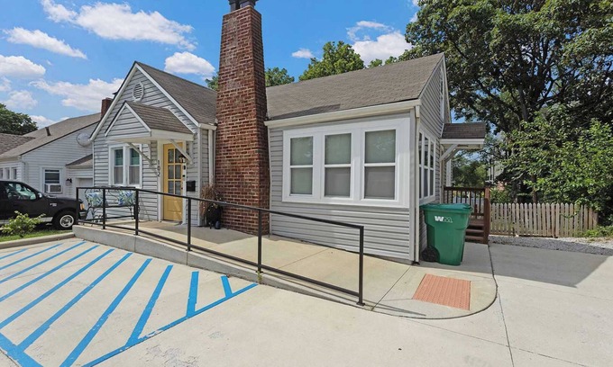 Lee's Summit House | Near Downtown,King Bed,Walkable,Safe