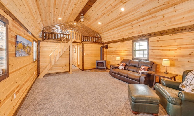 Teigen Cabin | Near Hunting: Cozy Cabin w/Deck in Grass Range!