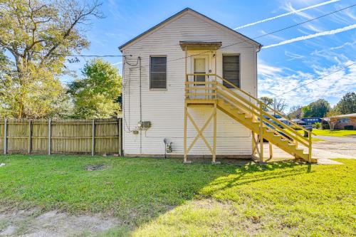 Lakeview  Jefferson County Apartment | Near Sabine Lake Pet-Friendly Apt in Port Arthur