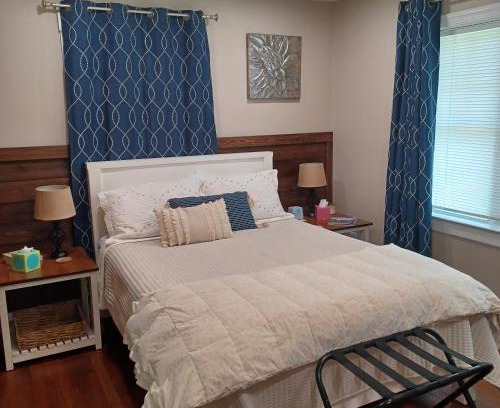 East Raleigh House | Near the Center of it All