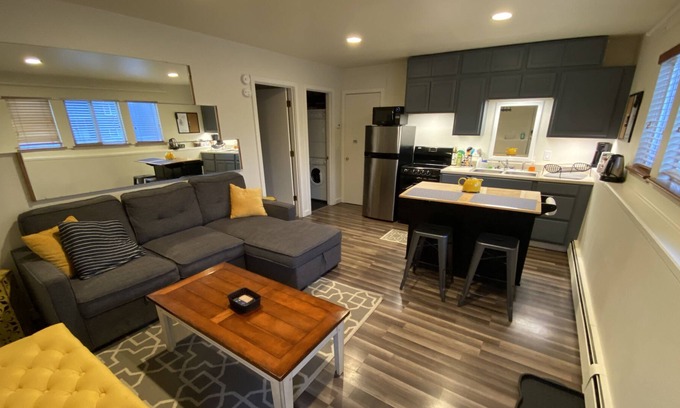 University Area Apartment | Near the hospital, and trails. Local Alaskan hosts!