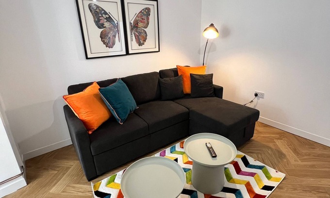 Pontypridd House | Neat Retreat-Cilfynyd-Pontypridd