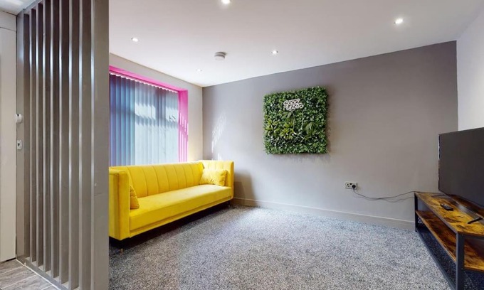 Pontypridd House | Neat Retreat Graig Pontypridd