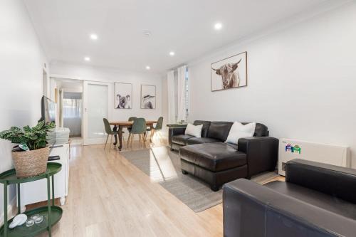 Orange East House | Neat & Tidy Home in Trendy East Orange - Sleeps 4