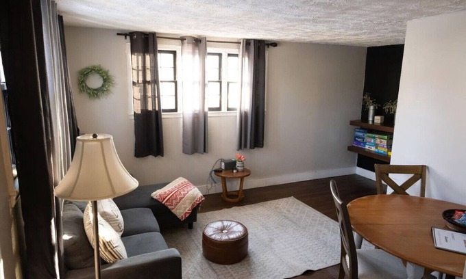 Hastings House | Nebraska Nest in Hastings