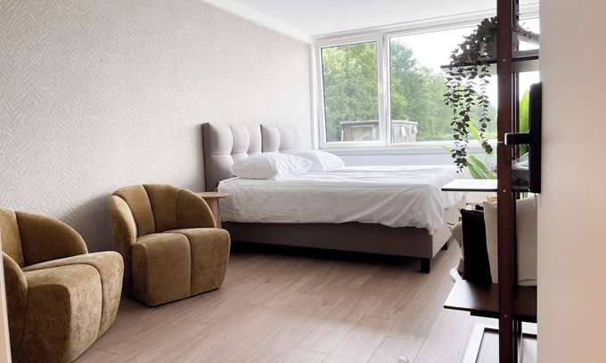 Municipality of Tilburg Apartment | Need a quiet place to recharge? This cozy room is minutes from University Tilburg and surrounded by nature. Shared kitchen, laundry, and free parking included.