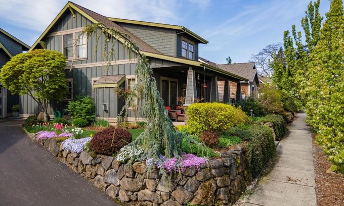 Hood River House | Neighborhood Nest home