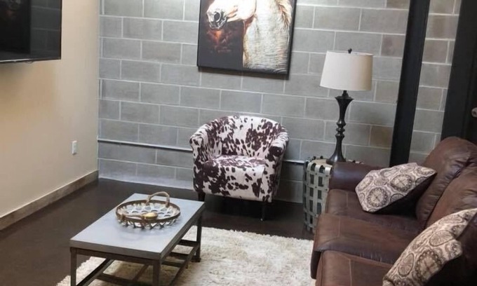 Sheridan House | Nelson Inn - Unit 2: The Western