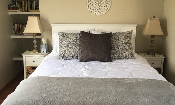 Charlevoix House | *Nena’s Place Airbnb, a spacious, yet cozy en suite room.