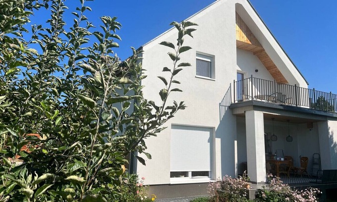 Csopak Apartment | Neon Apartment: Large Garden, Near Lake, Pet&Famil
