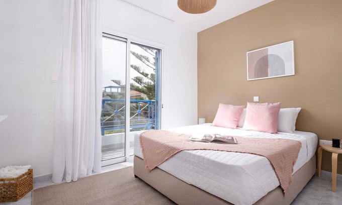 Universal House | Nephele Stylish Townhouse by Nomads