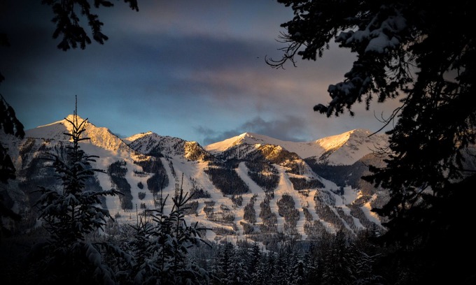 Golden Cabin | Nestled between 5 National Parks. IN the heart of the Canadian Rocky and Purcell