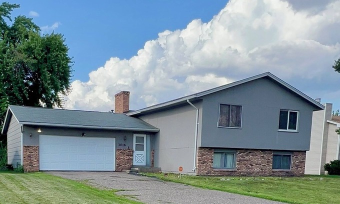 Brooklyn Park House | Nestled in a quiet, safe neighborhood close to highway.