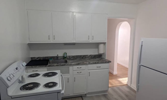 Pierre Apartment | Nestled in the heart of Pierre, shopping & dining near.