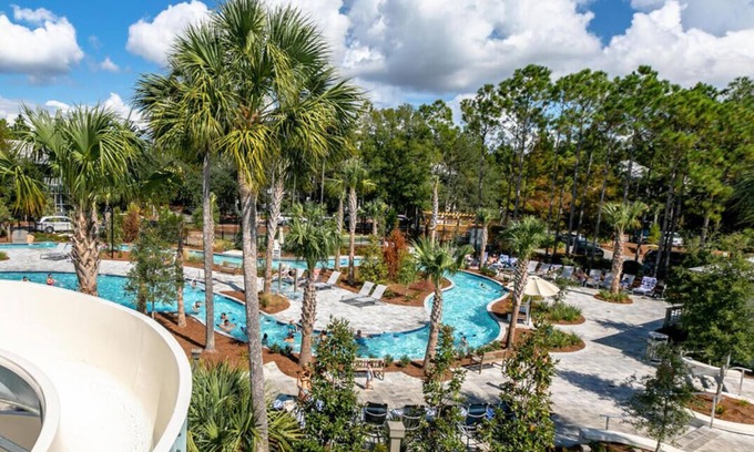 Forest District House | Nestled in Watercolor, golf Cart & Bikes Included! club access! Relax in style!