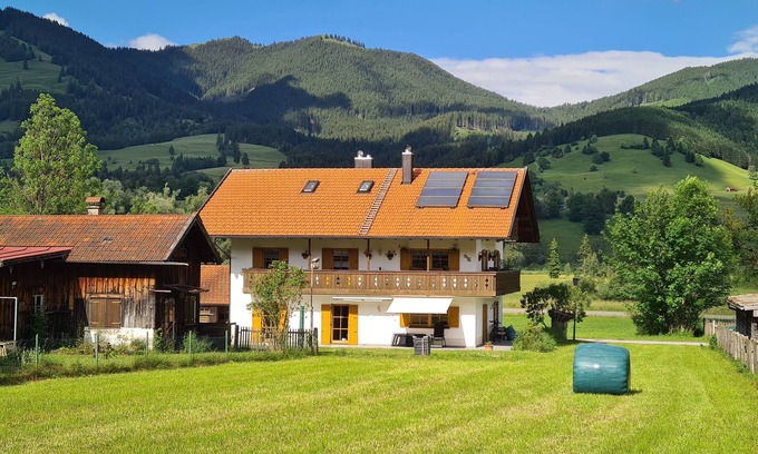 Unterammergau Apartment | neue, gemütliche Fewo mit Terrasse und Bergblick inmitten der Ammergauer Alpen