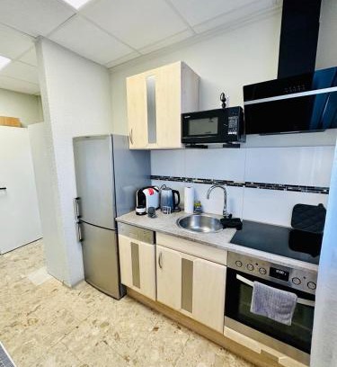 Freiberg am Neckar Apartment | Neuwertiges Apartment mit schnellem WLAN, Glasfaser, Kostenlose Privatparkplatz auch für Transporter geeignet R2