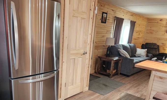 Melmore House | NEVER JUDGE A BOOK BY IT'S COVER!n.2 bedroom mobile home in Carey with AC, WiFi