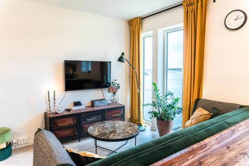 Karmoy Apartment | New Åkrahamn coast house