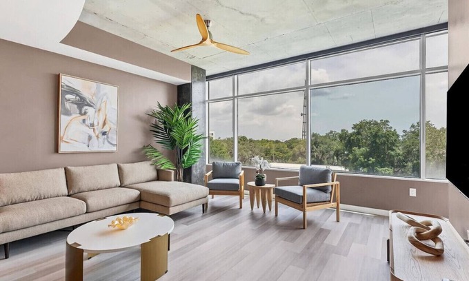 South Eola Apartment | New 1200 sqft 2BD/2BTH in DT Orl