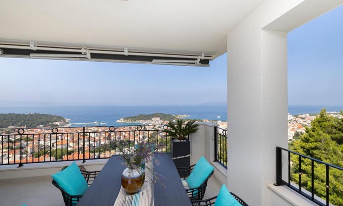 Moca Apartment | New -150m2 Penthouse With Shared Pool - Villa Smaragd