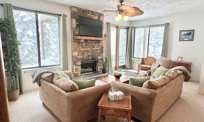 Hidden Valley Condo | NEW! 1st Floor TRUE Ski In/Ski Out 3BR/3BA w A/C, Close to Hiking, Pools & Golf