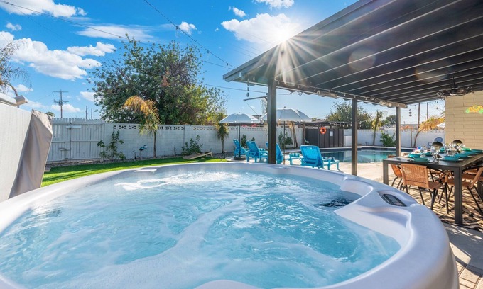 Village Grove House | New! 2 BR Private Pool, Hot tub, Games, 5 min Old Town, 15 min Barrett Jackson!