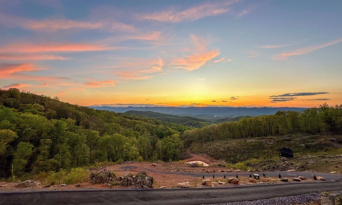 Rileyville Cabin | NEW 2024 Sunset Views𖣰 Hot Tub Pets 9BD/3BA