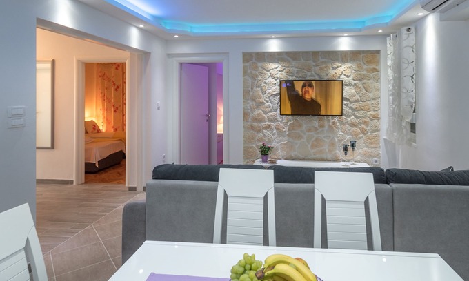 Trogir Apartment | New 4* apartment "Orto" in center of Trogir