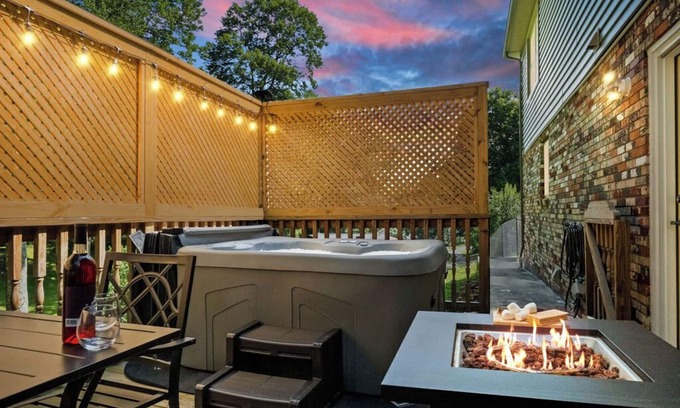 Summersville House | NEW 5 min to Summersville Lake I Hot Tub I Game Room I Grill I Fire pit