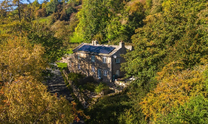 Feetham Cottage | NEW~A cottage with commanding views over the Dale