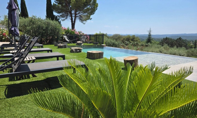 Cotignac Apartment | NEW accommodation, panoramic view, overflowing swimming pool, beautiful village