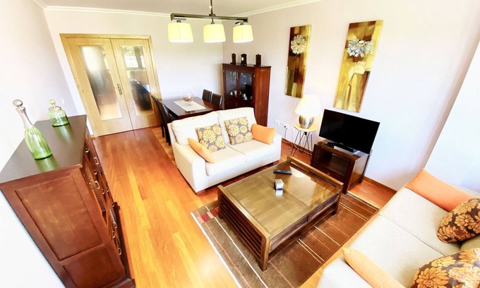Vilanova Apartment | New and spacious apartment with garage space 500 meters from beaches