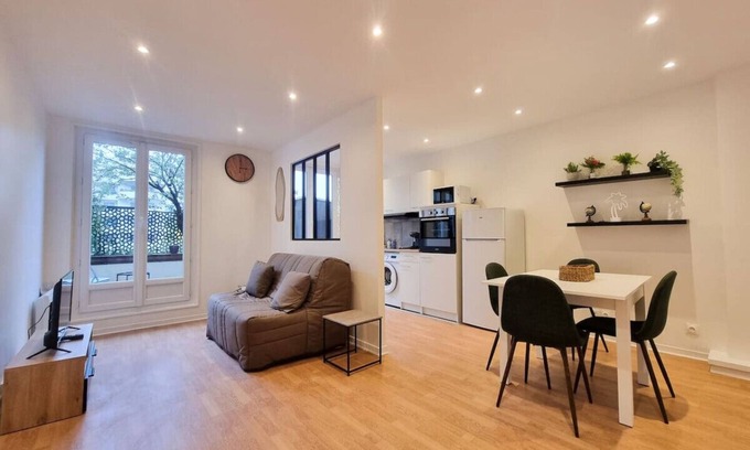 Guyancourt Apartment | New apartment with terrace 2 steps from the center
