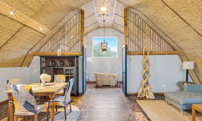 Sugar Grove House | NEW! Barn on private petting zoo farm with Hot Tub!