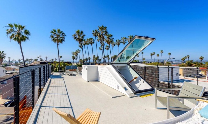 Ocean Beach House | New Beach House, Steps to Sand