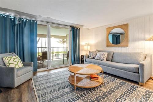 Punaluu House | NEW Beachfront Condo