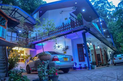 Ambagollapathana House | New Blue Home