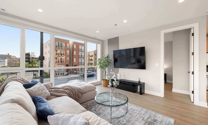 Tri-Taylor Apartment | New Build in Pilsen! Spacious 2 Bed 2 Bath Unit