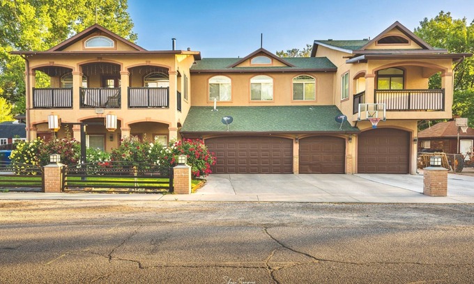 Lehi Apartment | New Build Luxurious Modern Apartment With a Private Garage And a Covered Porch