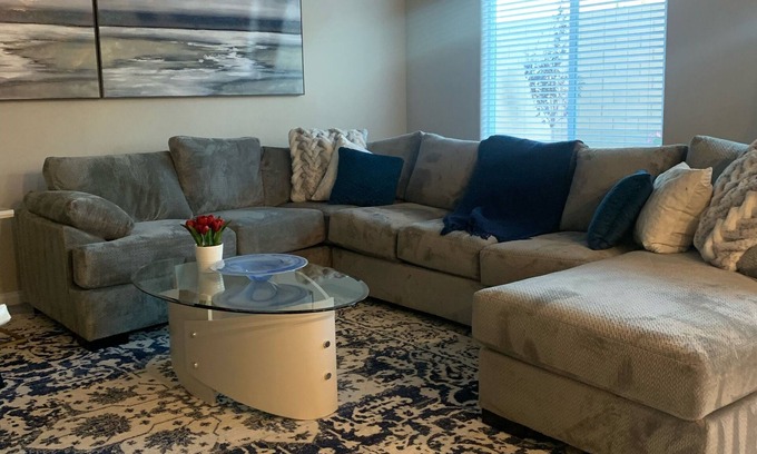 Henderson House | New build new furniture 10mins to allegiant across from M resort 5 bedroom 6bed