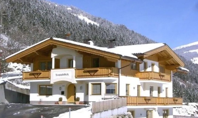 Zellbergeben Apartment | new built cottage on a sunny hill