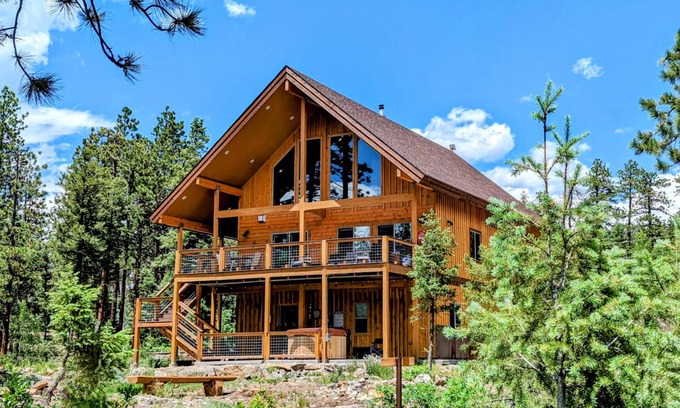 Columbine Lake House | New Cabin-On Nat'l Forest-Hot Tub-3mi to Ski-4Kings-Private Nature Trail-Fishing