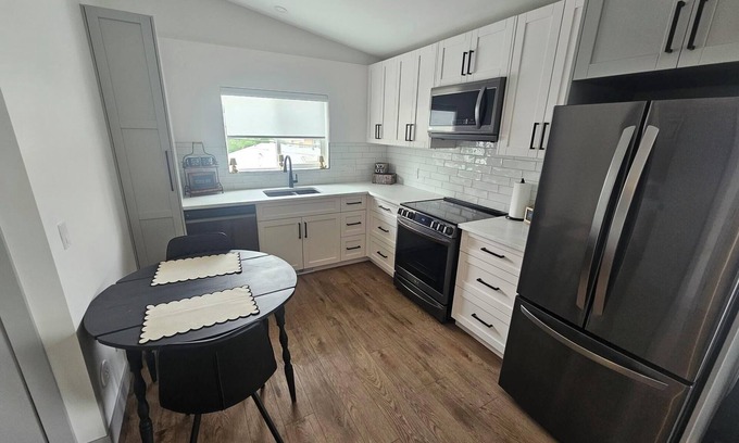 Northwest Calgary House | New carriage suite Calgary NW close to UofC
