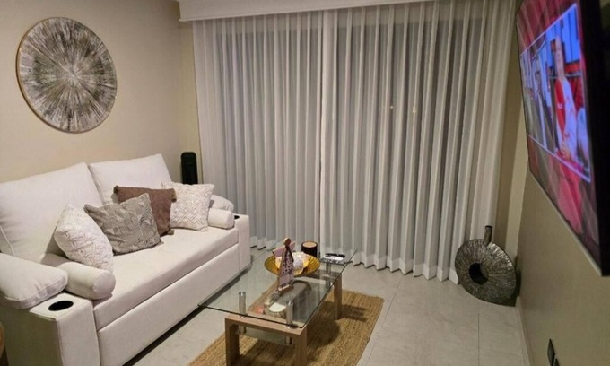 Desamparados Condo | New condo, 2.8 km airport SJO, 3 bedrooms, pool, A/C, WiFi, parking